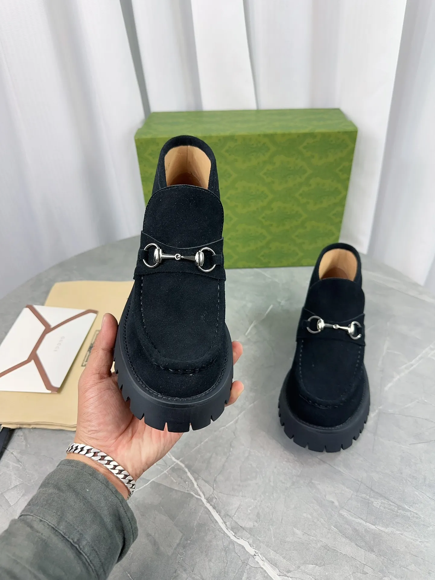 Men's shoes 💰620💰 New model from Gucci, double GG groove thick-soled loafers. The original version is made 1:1. Super beautiful quality, classic model at the counter. ❶Upper: original open-edge beaded cowhide ❷Inner lining: water-dyed cowhide ❸Feet: water-dyed cowhide ❹Outsole: ultra-light original sole ❺thick sole heightening: 3.5cn ❻Packing: original packaging ❼Number: 35-42 (41 41 customized, non-refundable) Men's model: 38-46 (45, 46 customized, non-refundable)